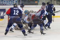 CHL - ERC Ingolstadt - Vitkovice Ostrava - Martin Davidek (#12 ERC Ingolstadt) - Brandon Buck (#9 ERC Ingolstadt) mit Topscorer Trikot -  Foto: Jürgen Meyer