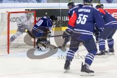 CHL - ERC Ingolstadt - EV Zug - Aaron Brocklehurst (#4 ERC Ingolstadt) - Eisenhut Marco #30 Torwart ERC Ingolstadt - Earl Robbie #11 EC Zug - Foto: Jürgen Meyer
