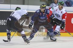 CHL- ERC Ingolstadt - EV Zug - John Laliberte (#15 ERC Ingolstadt) - Sutter Fabian #12 EV Zug - Foto: Jürgen Meyer