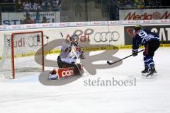 DEL - ERC Ingolstadt - Kölner Haie - Brandon Buck überlistet Danny aus den Birken zum 2:2 Ausgleich. Foto: Adalbert Michalik