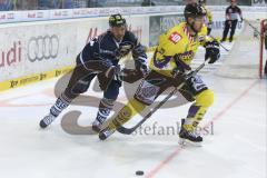 DEL - ERC Ingolstadt - Krefeld Pinguine - Thomas Greilinger (#39 ERC Ingolstadt) - Josh Meyers #27 Krefeld -  Foto: Jürgen Meyer