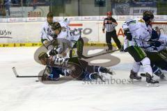 DEL - ERC Ingolstadt - Straubing Tigers - Patrick Hager hat den Puck im Blick - Foto: Adalbert Michalik