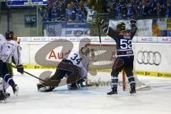 DEL - ERC Ingolstadt - Straubing Tigers - Patrick Hager bejubelt das Tor von Ryan McMurchy - Foto: Adalbert Michalik