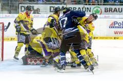 DEL - ERC Ingolstadt - Krefeld Pinguine - Petr Taticek (#17 ERC Ingolstadt) - #86 Daniel Pietta Krefeld - Foto: Jürgen Meyer