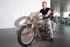 DEL - ERC Ingolstadt - Saison 2014/2015 - symbolische Audi Fahrzeugübergabe an den ERC Ingolstadt am Audi Forum Ingolstadt mit Besuch im Museum mobile - Christoph Gawlik (19)