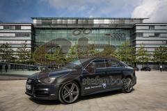 DEL - ERC Ingolstadt - Saison 2014/2015 - symbolische Audi Fahrzeugübergabe an den ERC Ingolstadt am Audi Forum Ingolstadt mit Besuch im Museum mobile. Audi ERC Branding auf der Piazza