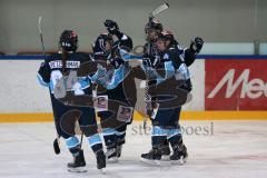 Frauen Eishockey - Bundesliga - ERC Ingolstadt - SC Garmisch-Partenkirchen - Tor durch Tracy McCann mitte Jubel