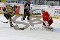 DEL - ERC Ingolstadt - Düsseldorfer EG  - Brandon Buck (#9 ERC Ingolstadt) schiesst den 4:3 Führungstreffer - Baskorowany Tyler Torwart Düsseldorf - Foto: Jürgen Meyer