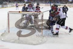 DEL - ERC Ingolstadt - Kölner Haie -  Timo Pielmeier (#51 ERC Ingolstadt) - Benedikt Schopper (#11 ERC Ingolstadt)  #93 Sebastian Uvira Köln - Foto: Jürgen Meyer