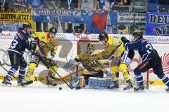 ERC Ingolstadt - Krefeld Pinguine - Derek Hahn (#43 ERC Ingolstadt) - Thomas Greilinger (#39 ERC Ingolstadt) - Tomas Duba Torwart Krefeld -  Foto: Jürgen Meyer