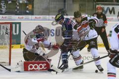 DEL - ERC Ingolstadt - Kölner Haie KEC - knapp am Tor mitte Jared Ross (42) vor Goalie Danny aus der Birken