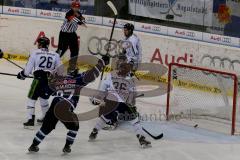 ERC Ingolstadt - Straubing Tigers - Petr Taticek (#17 ERC Ingolstadt) mit dem 1:0 Führungstreffer - Ryan MacMurchy (#27 ERC Ingolstadt) -  Foto: Jürgen Meyer