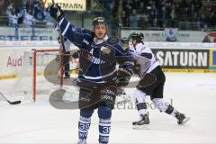 DEL - ERC Ingolstadt - Thomas Sabo Ice Tigers - Thomas Greilinger (39) umfährt Torwart Andreas Jenike und erzielt das 4:0 für den ERC Tor Jubel