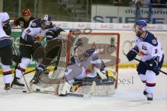 DEL - Eishockey - ERC Ingolstadt - EHC München - Stress am Münchener Tor Niklas Treutle (Nr.31,Torwart EHC Red Bull München)