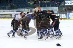 DEL - Saison 2014/2015 - ERC Ingolstadt - Augsburg Panther EV - Das Team feiert mit den Fans Sieg Jubel Tanz