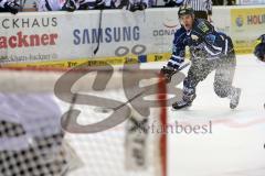 DEL - ERC Ingolstadt - Thomas Sabo Ice Tigers - Ryan MacMurchy (27) zielt auf das Tor von Torwart Andreas Jenike