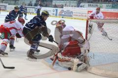 DEL - Eishockey - Playoff - Spiel 5 - ERC Ingolstadt - DEG Düsseldorf - Patrick Hager (ERC 52) scheitert an Torhüter Tyler Beskorowany (DEG 39)