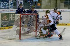 DEL - ERC Ingolstadt - Grizzly Adams Wolfsburg - Jeffrey Szwez (#10 ERC Ingolstadt) mit dem Treffer zum 1:0 - Peter Lindlbauer #3 Wolfsburg - Foto: Jürgen Meyer