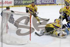 ERC Ingolstadt - Krefeld Pinguine - Tomas Duba Torwart Krefeld - Jared Ross (#42 ERC Ingolstadt) - Foto: Jürgen Meyer