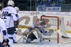 DEL - ERC Ingolstadt - Hamburg Freezers - Ausgelich Tor der Puck ist drinnen, Goalie Sebastien Caron (HF - 35), Tor durch John Laliberte (15) Jubel