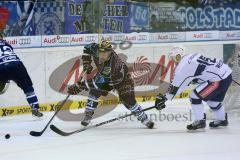 DEL - Eishockey - ERC Ingolstadt - Hamburg Freezers - links Jean-Francois Boucher (ERC 84)