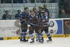 DEL - ERC Ingolstadt - Iserlohn Roosters - Ryan MacMurchy (27) rechts überwindet Goalie Mathias Lange und erzielt in Unterzahl das 1:0 Tor, Jubel