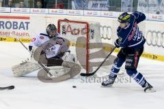 DEL - ERC Ingolstadt - Thomas Sabo Ice Tigers - John Laliberte (#15 ERC Ingolstadt) - Andreas Jenike Torwart Nürnberg - Foto: Jürgen Meyer