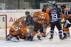 DEL - ERC Ingolstadt - Grizzly Adams Wolfsburg - Goalie Sebastian Vogl unter Beschuß, Patrick Hager (52) und Christoph Gawlik (19), Puck in der Luft, Gerangel um Puck