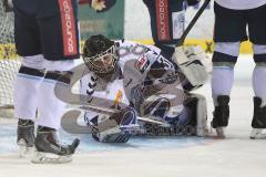 DEL - Eishockey - ERC Ingolstadt - Hamburg Freezers - Torwart Hamburg fängt den Puck