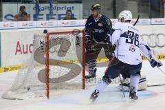 DEL - Eishockey - ERC Ingolstadt - Hamburg Freezers - Jeffrey Szwez (ERC 10) trifft zum 7:0 Tor Jubel Puck
