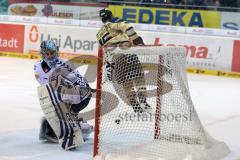 DEL - ERC Ingolstadt - Hamburg Freezers - Tor Penalty durch John Laliberte (15) , Goalie Sebastien Caron (HF - 35)