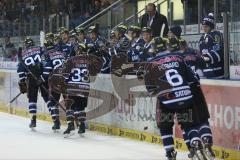 DEL - ERC Ingolstadt - Eisbären Berlin - Tor Jubel durch mitte Marc Schmidpeter (20) zum 2:1 für Ingolstadt, Jubel an der Spielerbank