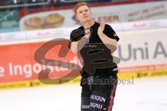 DEL - Saison 2014/2015 - ERC Ingolstadt - Augsburg Panther EV - Christoph Gawlik (19) wird von den Fans gefeiert Sieg Jubel