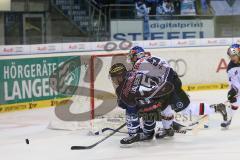 DEL - ERC Ingolstadt - EHC RedBull München - Alleingang von rechts John Laliberte (15) und wird von hinten durch Felix Schuetz (Nr.5,EHC Red Bull München) gestört. Florian Hardy (Nr.51,Torwart EHC Red Bull München) lauert, Puck vorbei