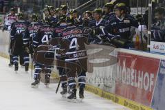 DEL - ERC Ingolstadt - Kölner Haie - Abklatschen an der Bande nach dem Anschlusstreffer von John Laliberte (#15 ERC Ingolstadt) zum 1:2 -  Foto: Jürgen Meyer