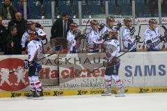 DEL - Eishockey - PlayOff - ERC Ingolstadt - Iserlohn Roosters - 1. Spiel - Tor Jubel Iserlohn Ausgleich 1:1 hinten Co-Trainer Bartman Jamie (Iserlohn)