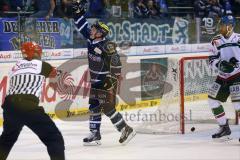 DEL - Saison 2014/2015 - ERC Ingolstadt - Augsburg Panther EV - Solo rechts Christoph Gawlik (19) umfährt Goalie Christopher Mason (AEV) und erzielt das 2:1 Tor Jubel