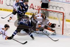 DEL - ERC Ingolstadt - Grizzly Adams Wolfsburg - Ryan MacMurchy (#27 ERC Ingolstadt) mit der Chance zum Ausgleichstreffer - Foto: Jürgen Meyer