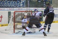 DEL - ERC Ingolstadt - EHC RedBull München - Ryan MacMurchy (27) trifft zum 1:1 Ausgleich Jubel Tor, Florian Hardy (Nr.51,Torwart EHC Red Bull München) keine Chance