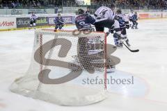 DEL - ERC Ingolstadt - Thomas Sabo Ice Tigers - Timo Pielmeier (#51 ERC Ingolstadt) - Michel Periard (#6 ERC Ingolstadt) - Alexander Oblinger #14 Nürnberg - Foto: Jürgen Meyer