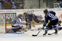 DEL - ERC Ingolstadt - Thomas Sabo Ice Tigers - Brandon Buck (9) erzielt das 1:0, Torwart Andreas Jenike keine Chance, Tor Jubel