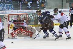 DEL - ERC Ingolstadt - Kölner Haie KEC - rechsts Ryan MacMurchy (27) knapp am Tor von Goalie Danny aus den Birken