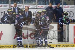 DEL - Saison 2014/2015 - ERC Ingolstadt - Augsburg Panther EV - Auszeit, Cheftrainer Larry Huras gibt Anweisungen Unmut