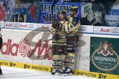 DEL - ERC Ingolstadt - Hamburg Freezers - Ausgelich Tor durch John Laliberte (15) Jubel mit Jared Ross (42)