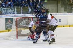 DEL - ERC Ingolstadt - Kölner Haie KEC - vor dem Tor von Goalie Danny aus der Birken, Ryan MacMurchy (27)