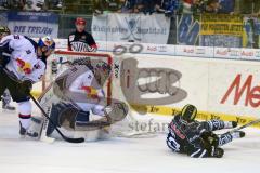 DEL - Eishockey - ERC Ingolstadt - EHC München - Derek Hahn (43) Tor Jubel links #Yannic Seidenberg (Nr.36,EHC Red Bull München), Niklas Treutle (Nr.31,Torwart ) keine Chance