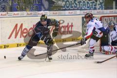 DEL - Eishockey - PlayOff - ERC Ingolstadt - Iserlohn Roosters - 1. Spiel - Brendan Brooks (ERC 49) am Tor von Torwart Lange Mathias (Iserlohn 24)