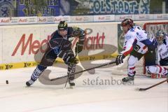 DEL - Eishockey - PlayOff - ERC Ingolstadt - Iserlohn Roosters - 1. Spiel - Brendan Brooks (ERC 49) am Tor von Torwart Lange Mathias (Iserlohn 24)