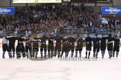 DEL - Saison 2014/2015 - ERC Ingolstadt - Augsburg Panther EV - Das Team feiert mit den Fans Sieg Jubel Tanz