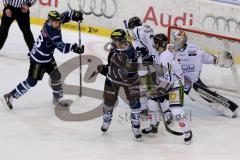 ERC Ingolstadt - Straubing Tigers - Derek Hahn (#43 ERC Ingolstadt) - John Laliberte (#15 ERC Ingolstadt) - Foto: Jürgen Meyer